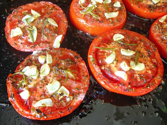 La estética de los tomates asados: brillo rubí